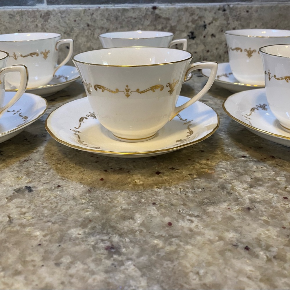 VINTAGE ROYAL WORCESTER GOLD‎ CHANTILLY TEA CUP & SAUCER SET (6)